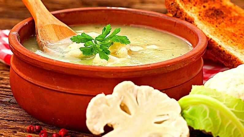 حساء القرنبيط الكريمي في نظام كيتو الغذائي