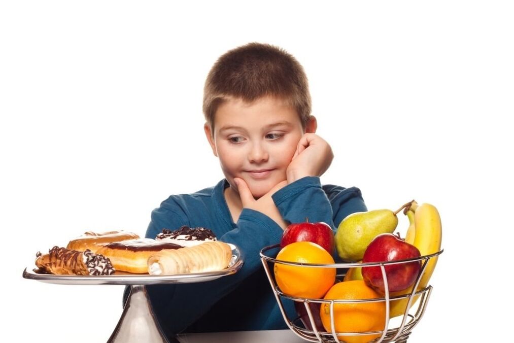 استبعاد الأطعمة السكرية غير الصحية من نظام الطفل الغذائي لصالح الفاكهة